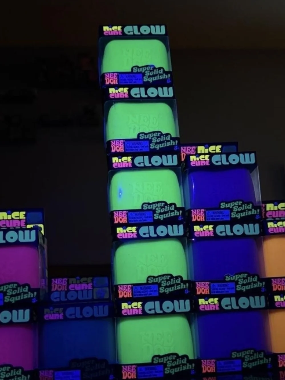 Nice Cube Glow Super Solid Squish - Purple